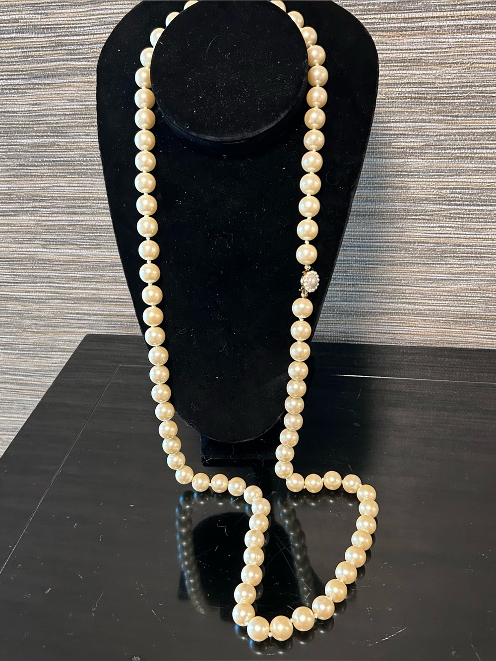 Vintage Classic Ivory Pearl Strand Necklace with Sparkling Clasp